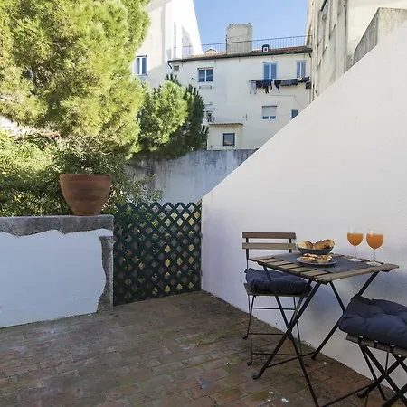 Traditional Duplex With Terrace In Principe Real