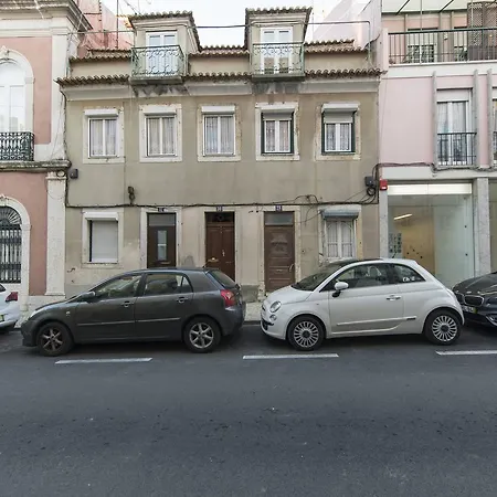 Traditional Duplex With Terrace In Principe Real 리스본