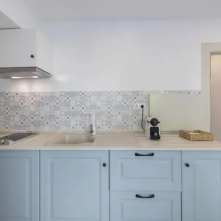 Traditional Duplex With Terrace In Principe Real 리스본
