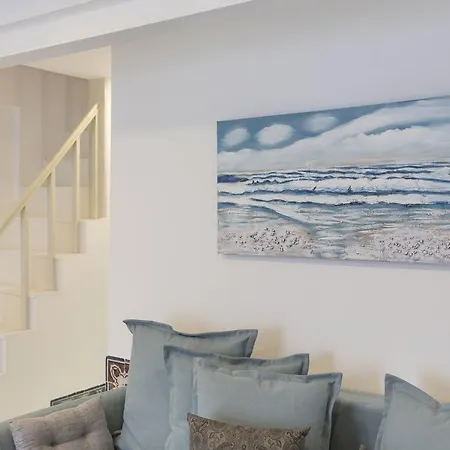 Traditional Duplex With Terrace In Principe Real