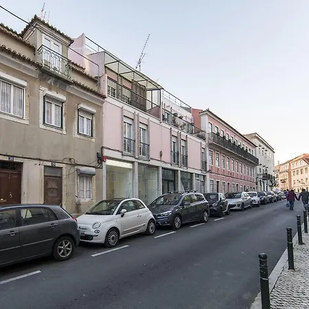 Traditional Duplex With Terrace In Principe Real